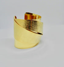 Load image into Gallery viewer, Gold Plated Bracelet Cuff