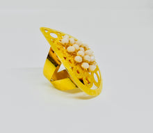 Load image into Gallery viewer, Gold Pear Shape Ring